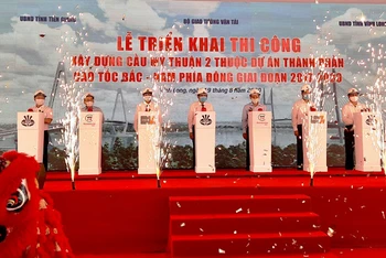 Lễ thi công cầu Mỹ Thuận 2 tại TP Vĩnh Long, sáng 19-8.