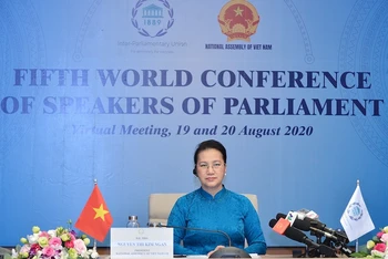 Chủ tịch Quốc hội Nguyễn Thị Kim Ngân phát biểu tại phiên thảo luận. (Ảnh: HOÀNG QUỲNH)