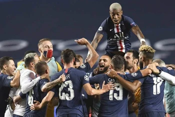 PSG ăn mừng chiến tích vào chung kết Champions League lần đầu tiên trong lịch sử.