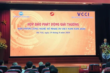 Bộ trưởng TTTT Nguyễn Mạnh Hùng phát biểu phát động Giải thưởng "Sản phẩm công nghệ số Make in Viet Nam" (Ảnh: HẢI BÌNH)