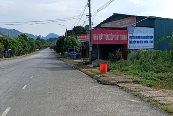 Khu đất dôi dư tại Giả Dìa, thị trấn Yến Lạc, huyện Na Rì (lề phải) được giao không qua hình thức đấu giá không đúng thẩm quyền.