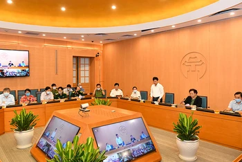 Cuộc họp trực tuyến của Ban Chỉ đạo Công tác phòng, chống dịch Covid-19 thành phố Hà Nội với các quận, huyện, thị xã. Ảnh: DUY LINH