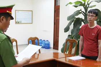 Công an Quảng Bình tạm giữ hình sự nhân viên Ngân hàng BIDV về hành vi lừa đảo.