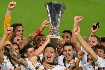 Sevilla trở thành đội bóng thành công nhất lịch sử UEFA/Europa League với sáu lần vô địch.
