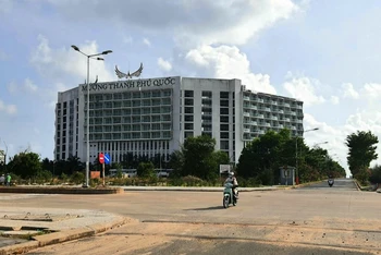 Công trình khách sạn Mường Thanh Phú Quốc vi phạm về trật tự xây dựng đã phải tháo dỡ phần vi phạm.