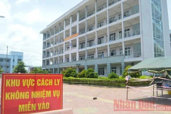 Ảnh minh họa: Khu cách ly tập trung tại ký túc xá Trường đại học Phạm Văn Đồng, tỉnh Quảng Ngãi. 