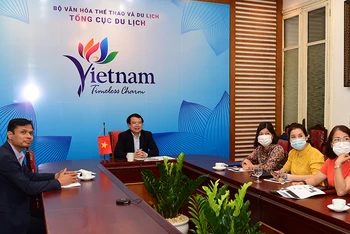 Phó Tổng cục trưởng Tổng cục Du lịch Hà Văn Siêu tham dự Hội nghị tại điểm cầu Việt Nam (Ảnh: TCDL) 