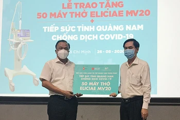 Lãnh đạo Sở Y tế Quảng Nam tiếp nhận 50 máy thở ELICIAE MV20.