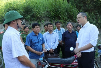 Đồng chí Phạm Đại Dương, Bí thư tỉnh ủy, Chủ tịch UBND tỉnh Phú Yên trực tiếp kiểm tra, chỉ đạo xử lý vụ phá rừng.