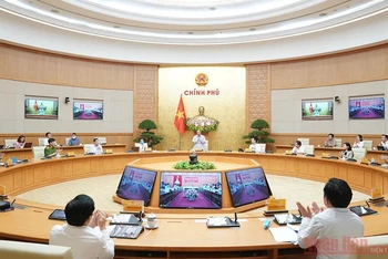 Thủ tướng Nguyễn Xuân Phúc chủ trì hội nghị trực tuyến về Chính phủ điện tử