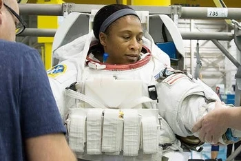 Nữ phi hành gia Jeanette Epps sẽ tham gia sứ mệnh Boeing Starliner-1 của NASA vào năm 2021. Ảnh: NASA.