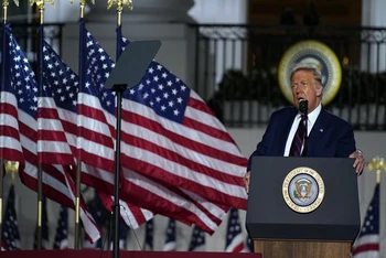 Ông Trump phát biểu tại khu vườn phía nam Nhà trắng, ngày 27-8. (Ảnh: AP)