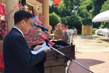 Chủ tịch Hội người Thái gốc Việt tỉnh Udon Thani, ông Lương Xuân Hòa xúc động phát biểu về cuộc đời hoạt động cách mạng của Bác Hồ, trong đó có thời gian ở Thái Lan.