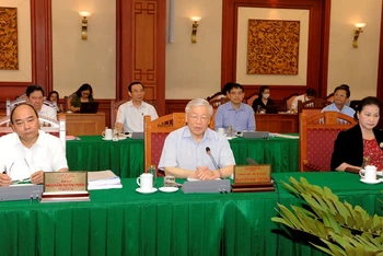 Tổng Bí thư, Chủ tịch nước Nguyễn Phú Trọng phát biểu chỉ đạo tại buổi làm việc với Ban Thường vụ Thành ủy Thành phố Hồ Chí Minh.
