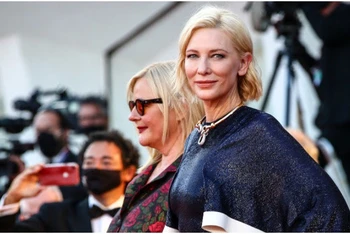 Trưởng Ban giám khảo Cate Blanchett tại buổi khai mạc. Ảnh: Variety.