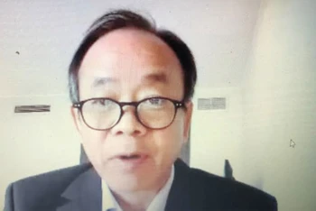 Đại sứ Nguyễn Thiệp phát biểu tại buổi tọa đàm trực tuyến.