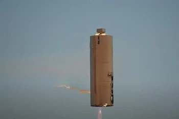 SpaceX của Elon Musk đã đạt thêm một cột mốc quan trọng khác khi hoàn thành chuyến bay thử nghiệm ở độ cao hơn 150 mét với nguyên mẫu Starship thứ hai.