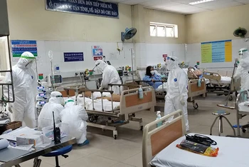 Hiện bệnh nhân nghi nhiễm này đang được cách ly, điều trị tại bệnh viện dã chiến Hòa Vang.