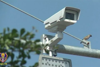 110 camera được Cục Cảnh sát giao thông lắp đặt trên cao tốc Nội Bài - Lào Cai. (Ảnh: Cục CSGT)
