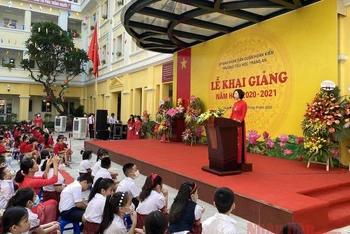 Học sinh Trường tiểu học Tràng An (Hà Nội) trong Lễ khai giảng năm học mới (Ảnh: QUỲNH NGUYỄN)