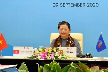 Phó Chủ tịch Thường trực Quốc hội Việt Nam Tòng Thị Phóng phát biểu chào mừng hội nghị Ủy ban Xã hội của AIPA. Ảnh: DUY LINH