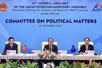 Phiên họp của Ủy ban Chính trị với chủ đề “Ngoại giao nghị viện vì hòa bình và an ninh bền vững trong ASEAN”. Ảnh: DUY LINH