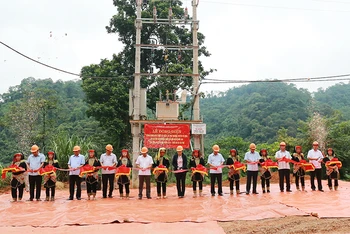 Lễ đóng điện, đưa điện lưới quốc gia về Cao Biền, xóm cuối cùng ở tỉnh Thái Nguyên có điện lưới quốc gia.