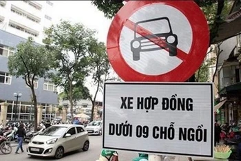 Từ ngày 15-9, Hà Nội sẽ khôi phục cấm xe taxi và xe hợp đồng dưới chín chỗ tại 10 tuyến phố nội đô.