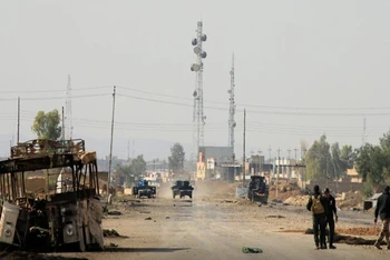 Lực lượng đặc nhiệm Iraq tham gia chiến dịch chóng IS tại Kokjali, phía tây Mosul, ngày 2-11-2016. (Ảnh: Reuters)
