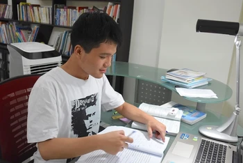 Tân thủ khoa khối B toàn quốc Nguyễn Lê Vũ với số điểm tuyệt đối 30 điểm.