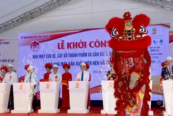 Toàn cảnh lễ khởi công công trình chào mừng Đại hội Đảng bộ tỉnh Yên Bái.