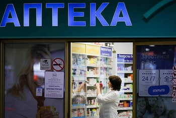 Nga sắp bán thuốc điều trị Covid-19 tại các hiệu thuốc. (Ảnh: TASS)