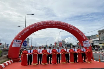 Lãnh đạo UBND TP Hồ Chí Minh và các sở, ngành tham dự Lễ khánh thành toàn bộ công trình nút giao thông An Sương.