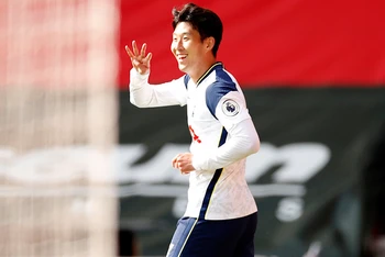 Son Heung-Min rực sáng, ghi bốn bàn thắng cho Tottenham.
