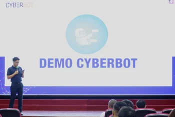 Thử nghiệm nền tảng Viettel Cyberbot ngay tại lễ ra mắt.