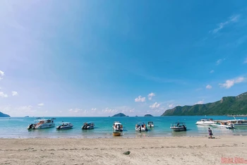 Côn Đảo đang là diểm đến hấp dẫn với nhiều du khách Việt Nam khi chuyến bay thẳng tới Côn Đảo từ nhiều điểm trên cả nước được đưa vào hoạt động (Ảnh: NDĐT)
