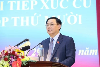 Đồng chí Vương Đình Huệ, Uỷ viên Bộ Chính trị, Bí thư Thành uỷ, Trưởng đoàn đại biểu QH phát biểu trả lời ý kiến của các cử tri.