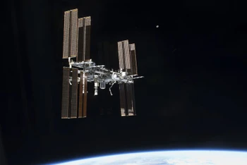 Trạm vũ trụ quốc tế được chụp từ tàu con thoi Atlantis ngày 19-7- 2011. Ảnh: NASA.