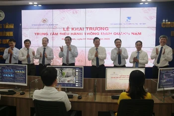 Lãnh đạo tỉnh Quảng Nam và Tập đoàn VNPT ấn nút khai trương Trung tâm IOC.