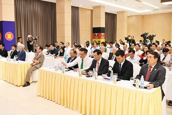 Các đại biểu tham dự hội thảo. 