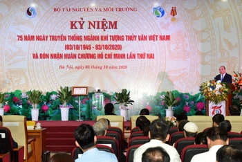 Thủ tướng Nguyễn Xuân Phúc dự và phát biểu ý kiến.