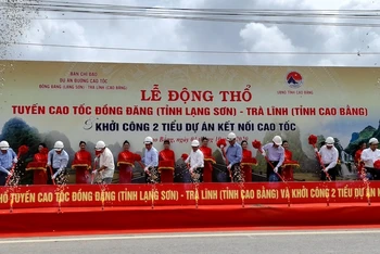Các đại biểu động thổ xây dựng đường cao tốc Đồng Đăng (Lạng Sơn)-Trà Lĩnh (Cao Bằng).