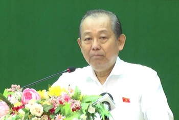Phó Thủ tướng Thường trực Chính Phủ Trương Hòa Bình tiếp xúc cử tri tại Long An.