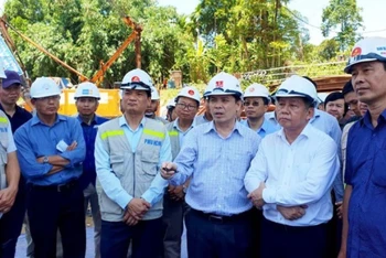 Bộ trưởng Nguyễn Văn Thể thị sát cao tốc bắc - nam.