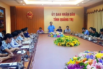 Phó Bí thư Tỉnh ủy, Chủ tịch UBND tỉnh Quảng Trị Võ Văn Hưng kết luận phương án cứu hộ.