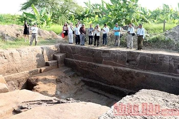 Một hố khai quật của di chỉ khảo cổ Vườn Chuối. 