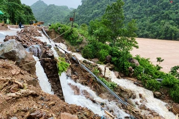 Lũ khẩn cấp trên sông Bồ, Thạch Hãn, Kiến Giang và sông Vu Gia