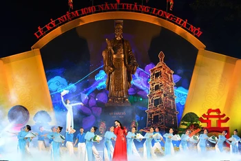 Chương trình biểu diễn nghệ thuật chào mừng 1010 năm Thăng Long – Hà Nội.