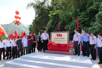Lễ khánh thành công trình đường giao thông liên kết các vùng phát triển kinh tế - xã hội phía đông tỉnh Hà Giang, giáp ranh tỉnh Cao Bằng.