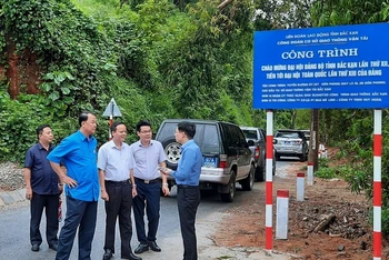 Dự án đường đáp ứng mong mỏi hơn 10 năm nay của người dân xã Đôn Phong.